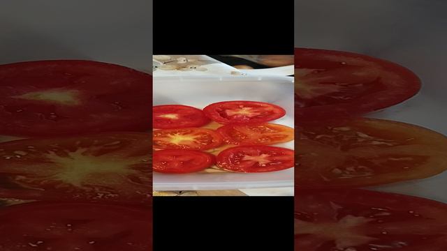 "Пикантные помидоры по-корейски: яркое летнее угощение для вашей кухни"