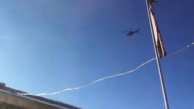 Вертушки падают с небес. Удачный маневр. Видео крушение вертушек. Болтающиеся ноги за окном самолёта Афганистан гиф.