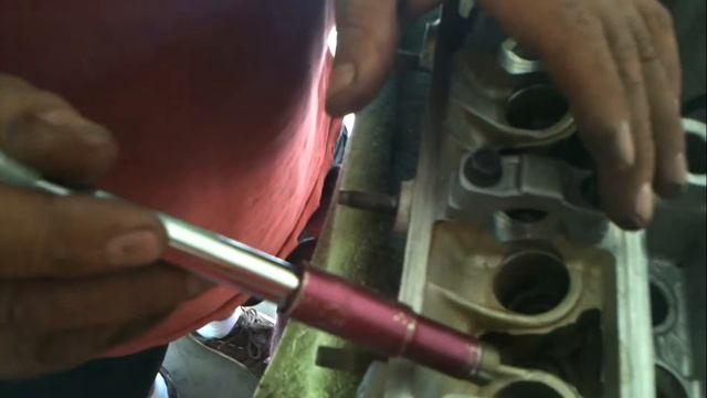 1990 Toyota Supra 7M-GTE: Valve guide seal install смотреть онлайн