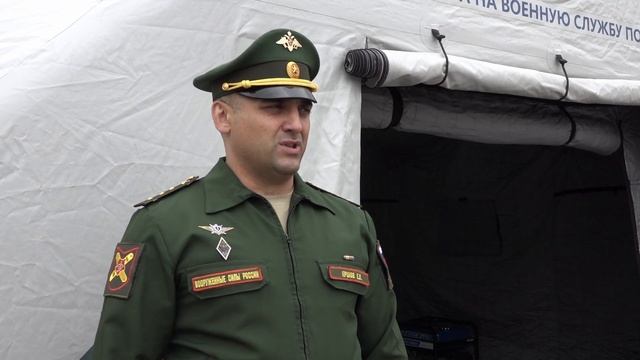 На центральной площади был развернут мобильный пункт отбора на военную службу по контракту