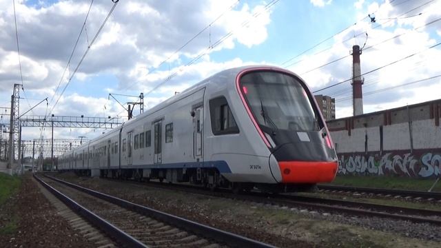 Электропоезд "Иволга 3.0" ЭГЭ2ТВ-001 у станции Подольск смотреть онлайн