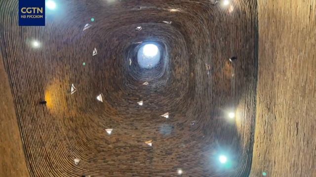 Здание в виде винных бутылок смотреть онлайн