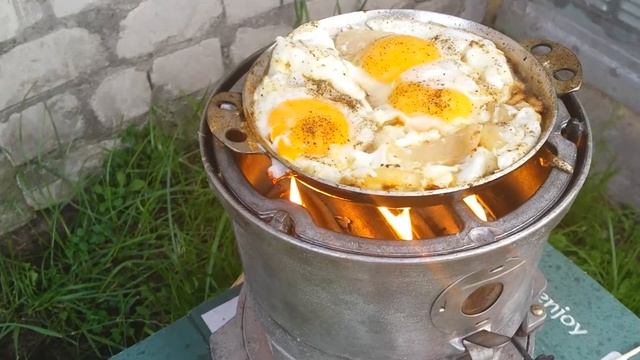 яичница с луком и шкварками на керосиновой горелке 2 смотреть онлайн