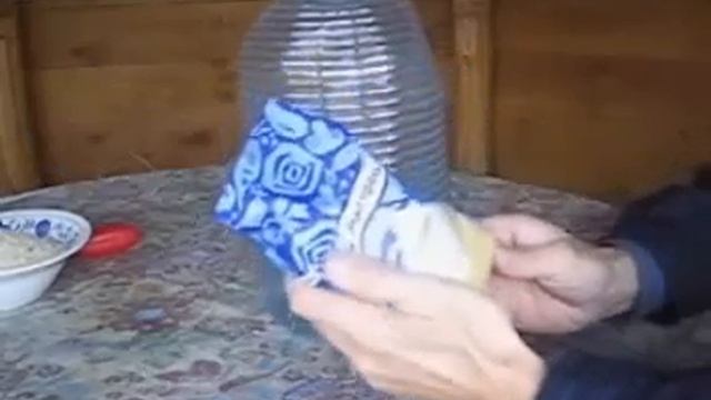 Самодельная Кормушка для Птиц из пластиковой бутылки своими руками