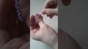 Красивое двухцветное кольцо из бисера. В технике крестик