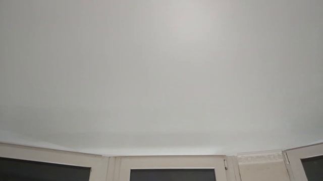 трехуровневый потолок из гипсокартона с радиусными элементами и подсветкой  three-level plasterboar