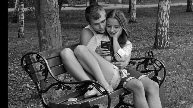 Скамья у школьного двора смотреть онлайн