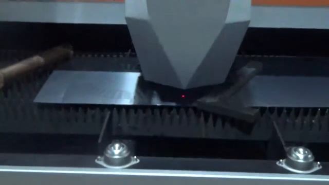 Лазерная резка листов ротора из электротехнической стали на станке Бодор BCL1530FB смотреть онлайн