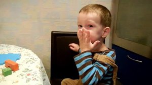 Клим в детском саду / Игра в дочки-матери / Дети играют с Пилотом