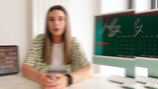 24" M1 iMac vs 12.9" M1 iPad Pro - which should you buy in 2021?! смотреть онлайн