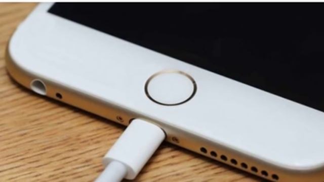 А вы тоже оставляете телефон на зарядке на ночь Не стоит этого делать! смотреть онлайн