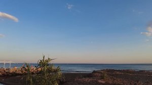 Уборщица купила на рынке у пожилой цыганки необычную шкатулку… А дома внутри нашла странное письмо…