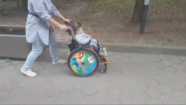 Дашулька катается на лошадке(пони)Парк Домодедово "Ёлочки"