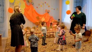 Первая младшая группа (1,5-2 года). Пляска с погремушкой