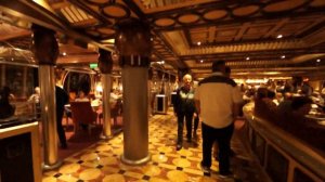 Ночная жизнь на круизном корабле. Прогулка по кораблю с камерой