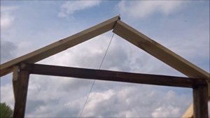 Теплица из горбыля и на коленке Стройка ДЕРЕВНЯ.