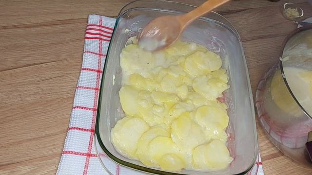 Картошка с молоком в духовке. Вкусный, ароматный и красивый — никого не оставит равнодушным! смотреть онлайн