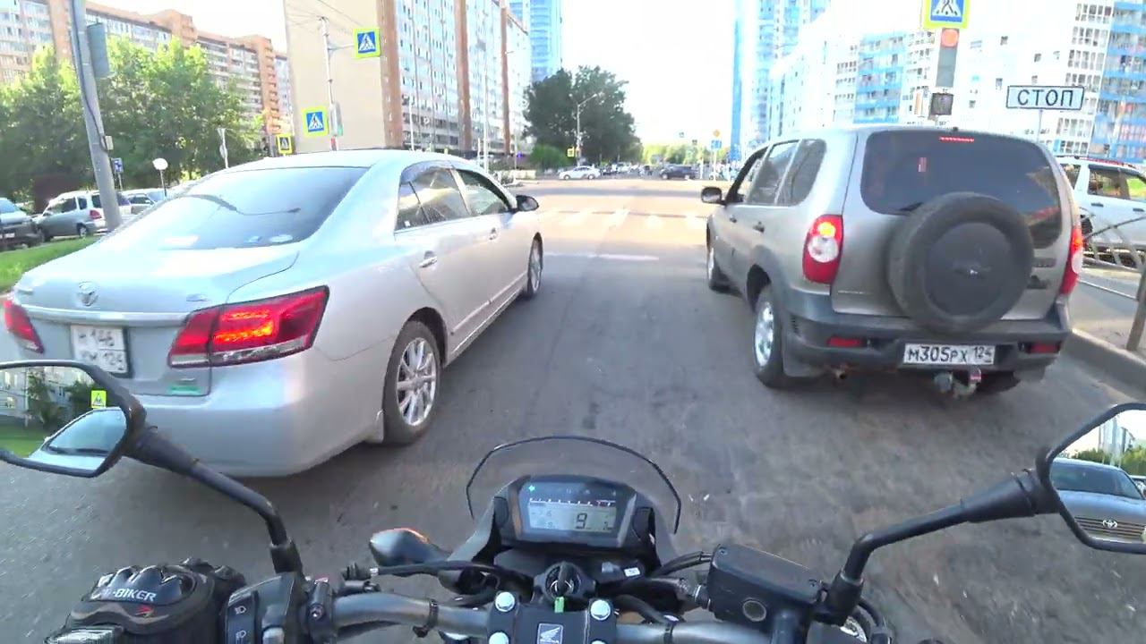 догнал брата близнеца