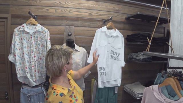   Стильные льняные и хлопковые блузки и рубашки в комплекте с летними брючками 