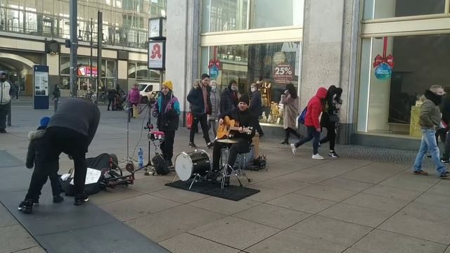 На улице танцует Майкл Джексон смотреть онлайн