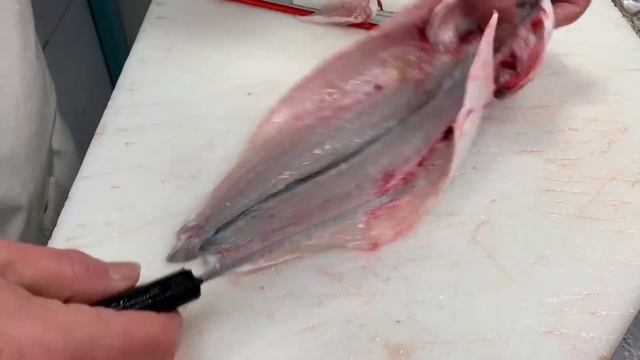Как быстро удалить кости из рыбы.