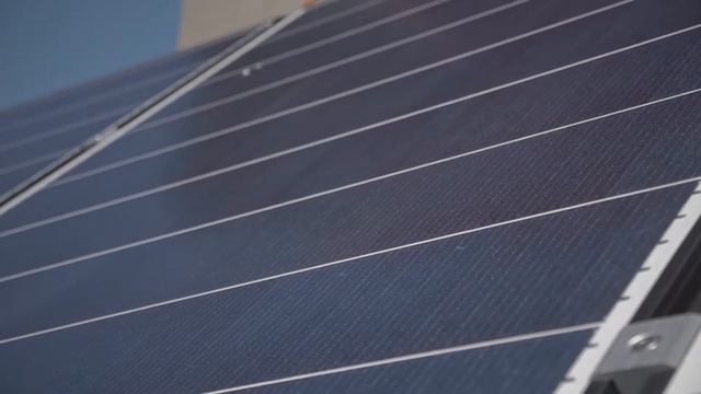 Установка солнечных панелей #домкрасноеяблоко