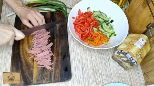 Салат из фунчозы с овощами и колбасой, 10 минут и все готово.mp4