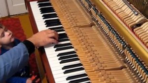 A tuning upright piano use a plectrum.Цвиковка(настройка) пианино при помощи медиатора