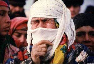 Чун теғ ба даст орӣ, мардум натавон кушт