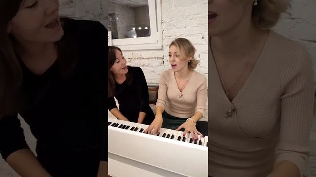 Пою тут и аккомпанирую . Песня "поговори со мною мама".. Валентины Толкуновой. смотреть онлайн