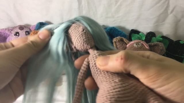 Мои вязаные игрушки | Бумеранги | Трудности с пришиванием трессов вязаной кукле смотреть онлайн