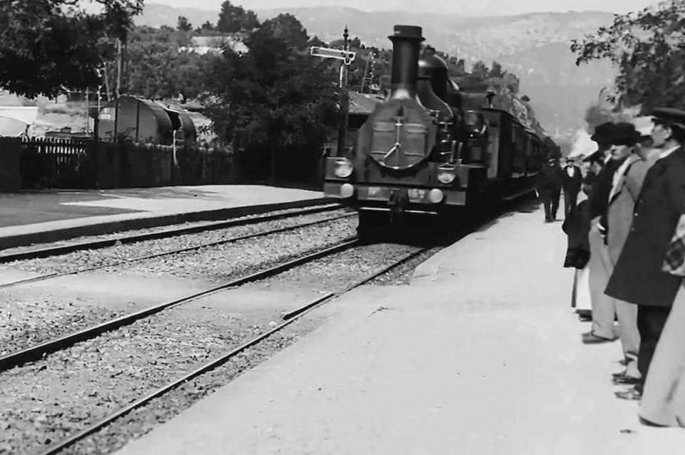 Прибытие поезда на вокзал города Ла-Сьота / L' Arrivée d'un train à la Ciotat   1895