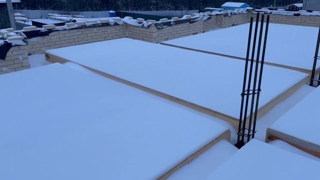 Монтаж перекрытий первого этажа зимой | Строим дом в ПОДМОСКОВЬЕ смотреть онлайн