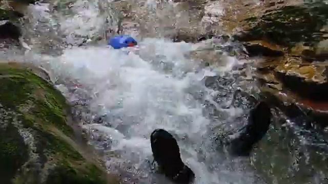 Canyoning in Tone river 8/12/2006 Part1 смотреть онлайн