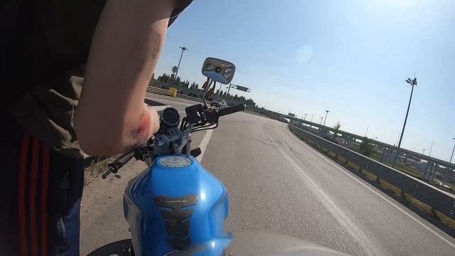 Скользячка на моте (Honda SB 400SF.)