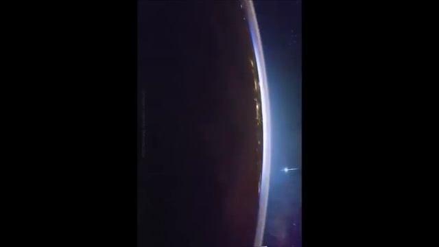 Посмотрите сами. Что творится в атмосфере Земли. Видео с МКС Космос Вселенная Звезды Полярное сияни