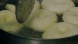 Как готовится настоящий бейгл?