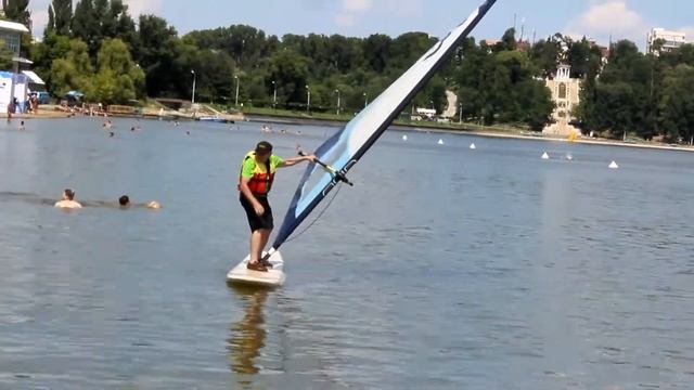 Продолжаем осваивать виндсерфинг. смотреть онлайн