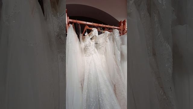 ВОТ ЭТО ДА ? 2.432$ или 3.380$ или 4.676$ СВАДЕБНОЕ ПЛАТЬЕ | ВЕЗУЧАЯ АНАСТАСИ смотреть онлайн