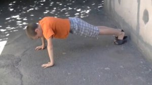 Мальчику 8 лет а аджимается 30 раз