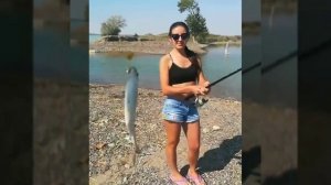 МЕГАПОДБОРКА ДЕВУШКИ НА РЫБАЛКЕ. GIRLS ON FISHING