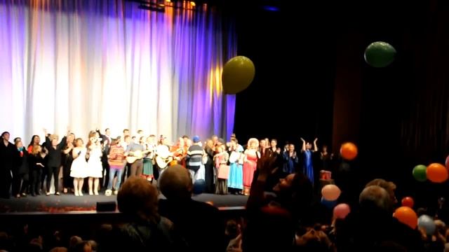 "Изгиб гитары желтой" (День театра .Вологда.Драмтеатр 27. 03. 16.) смотреть онлайн