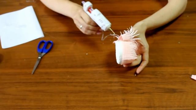 Giant crepe paper flowers. DIY on the wall. Wedding birthday decoration at home. Handcraft смотреть онлайн