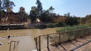 великая река Иордан - настоящее место крещения Иешуа, граница с государством Иордания.