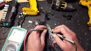Ремонт шуруповерта DeWalt DCD795