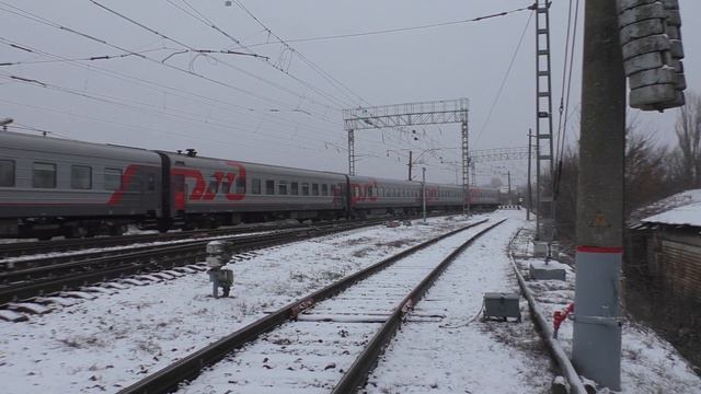 ЭП1М-687 с поездом №560 Москва - Новороссийск смотреть онлайн