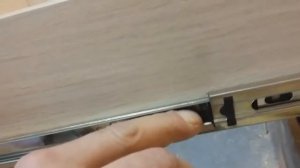 Как вытащить ящик из шариковых направляющих