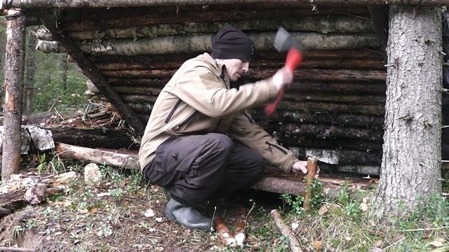 Уйти в ЛЕСА! Убежище НА СКЛОНЕ ГОРЫ! Хижина в тайге. Шконка готова! shed in a woods смотреть онлайн