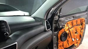 Hyundai Tucson шумоизоляция дверей. К штатной шумозащите добавили ещё три добротных слоя Комфортмат
