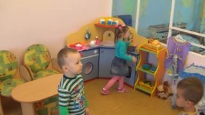 Учимся играть. Дети в детском саду. Часть 1 (младшая группа)